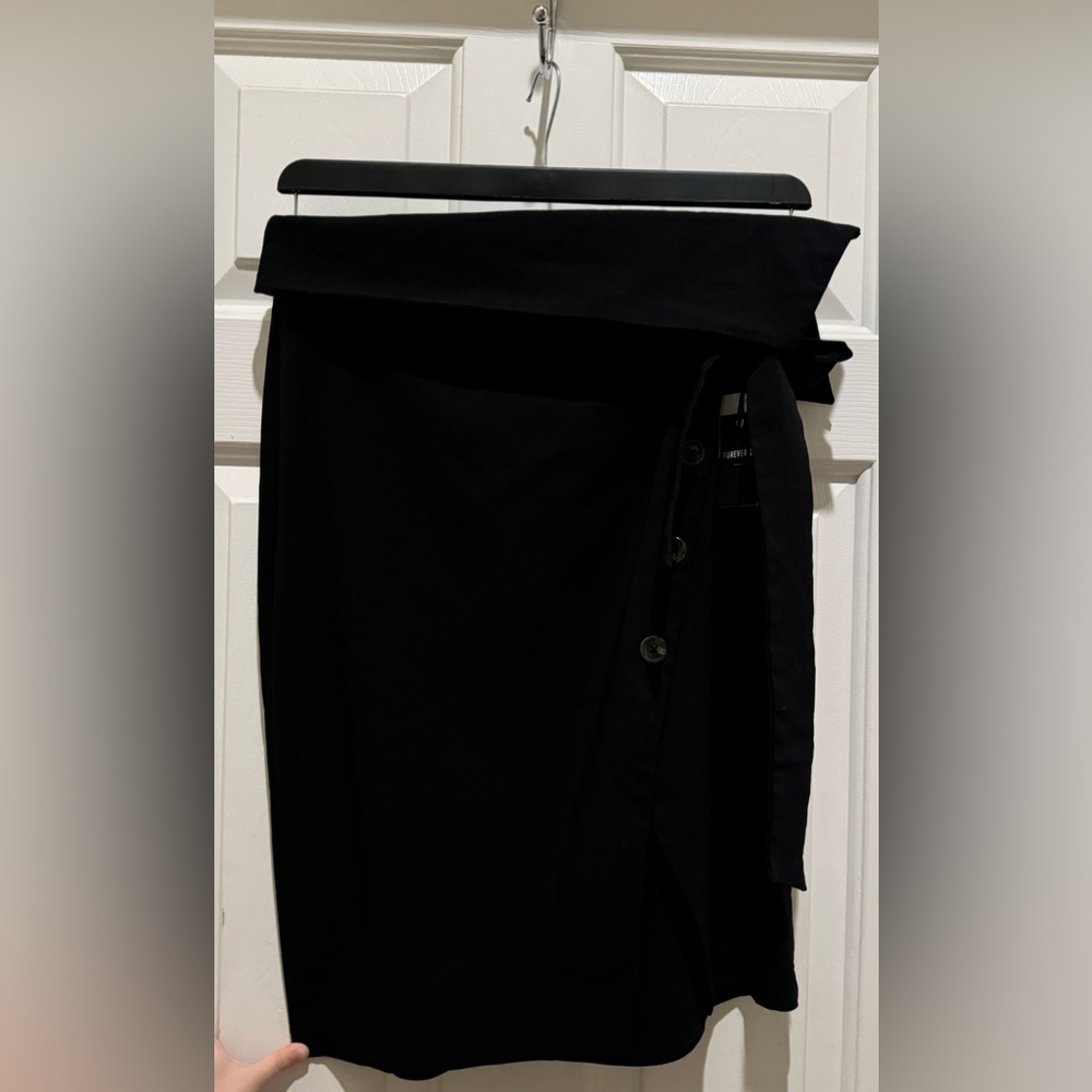 Forever 21 Contemporary skirt with belt size XL